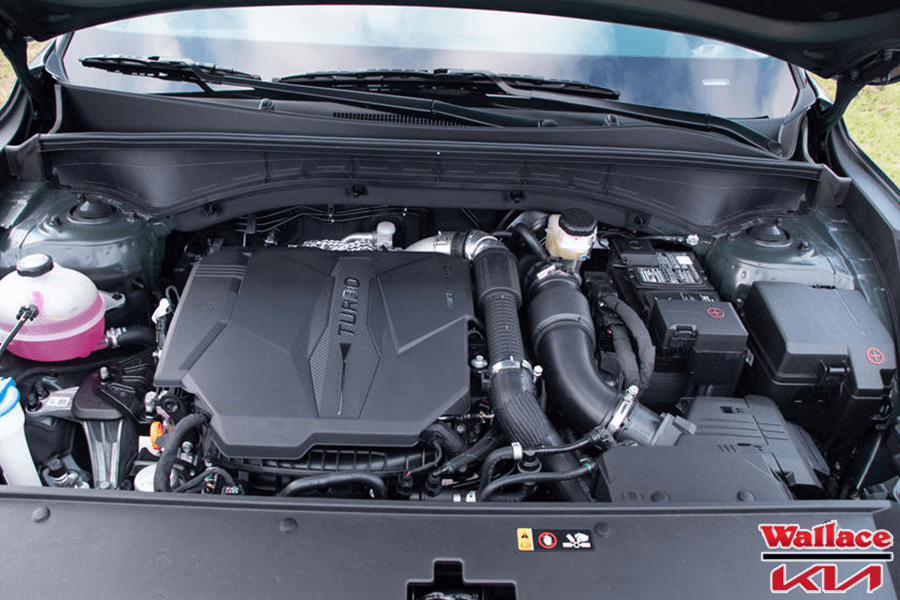A six cylinder engine inside the 2022 Kia Sorento EX.
