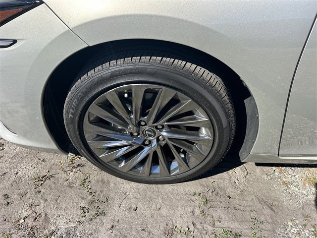 2025 Lexus ES 300h Ultra Luxury