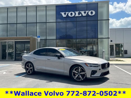 2023 Volvo S60 B5 Plus Dark Theme