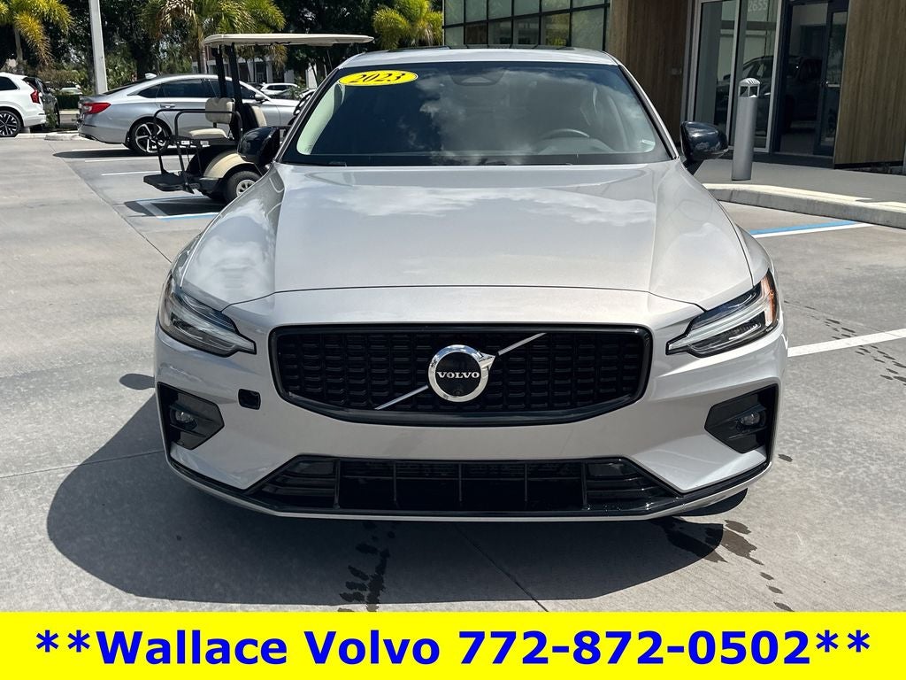 2023 Volvo S60 B5 Plus Dark Theme