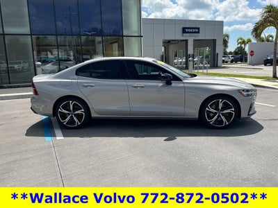 2023 Volvo S60 B5 Plus Dark Theme