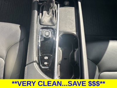 2022 Volvo XC90 T5 Momentum