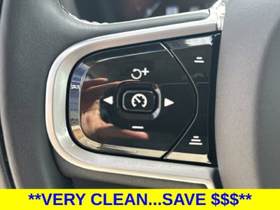 2022 Volvo XC90 T5 Momentum