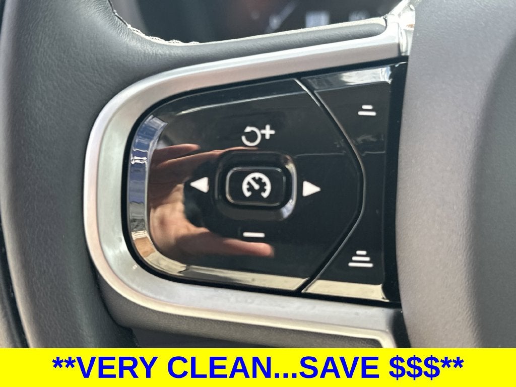2022 Volvo XC90 T5 Momentum