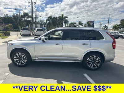 2022 Volvo XC90 T5 Momentum