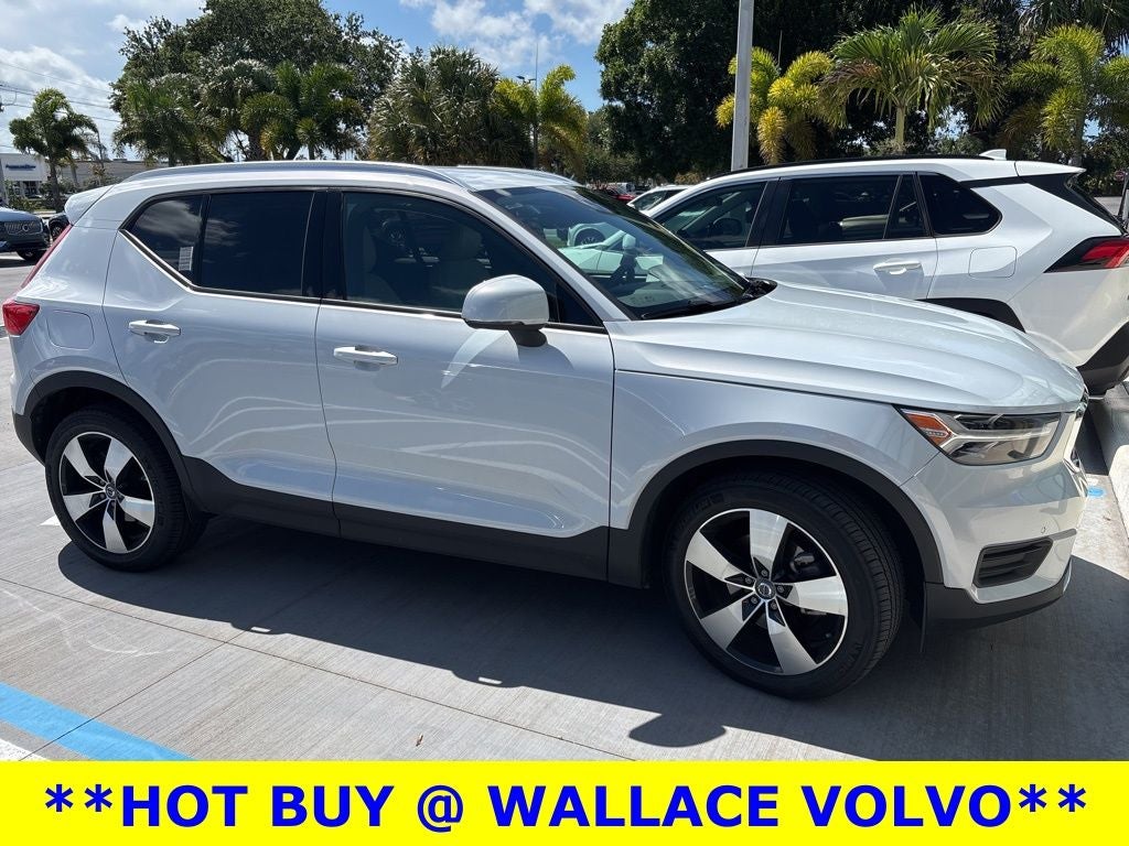 2020 Volvo XC40 Momentum