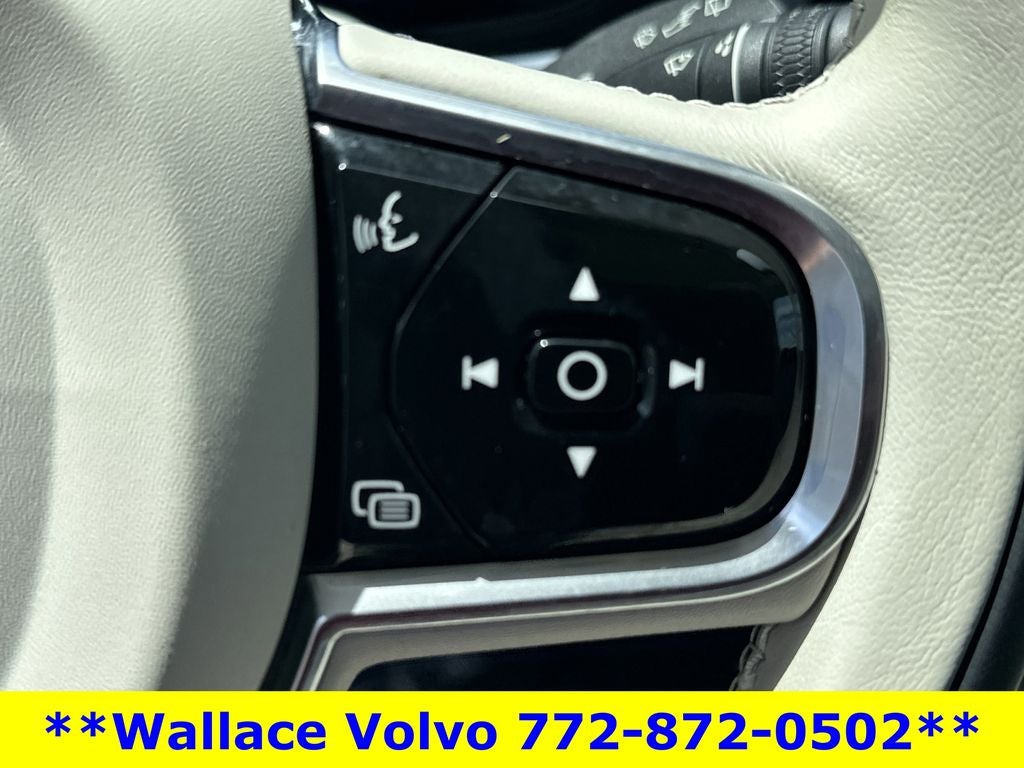 2023 Volvo XC60 B5 Plus Bright Theme