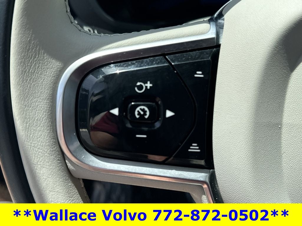 2023 Volvo XC60 B5 Plus Bright Theme