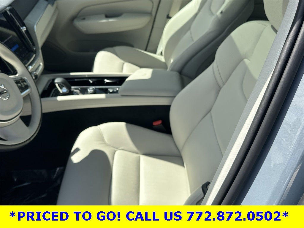 2023 Volvo XC60 B5 Plus Dark Theme