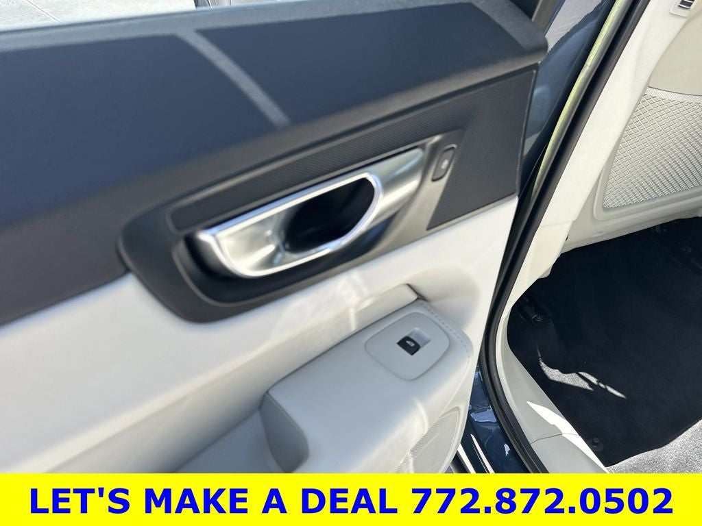 2023 Volvo XC60 B5 Plus Bright Theme