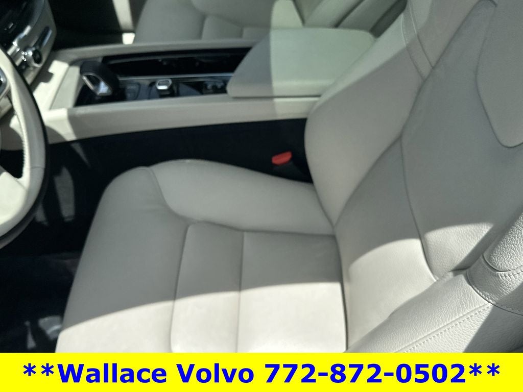 2024 Volvo XC60 B5 Plus Dark Theme