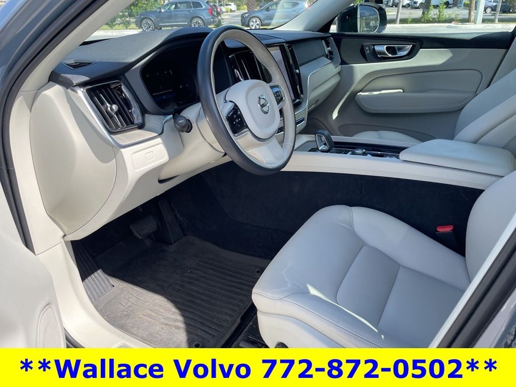 2024 Volvo XC60 B5 Plus Dark Theme