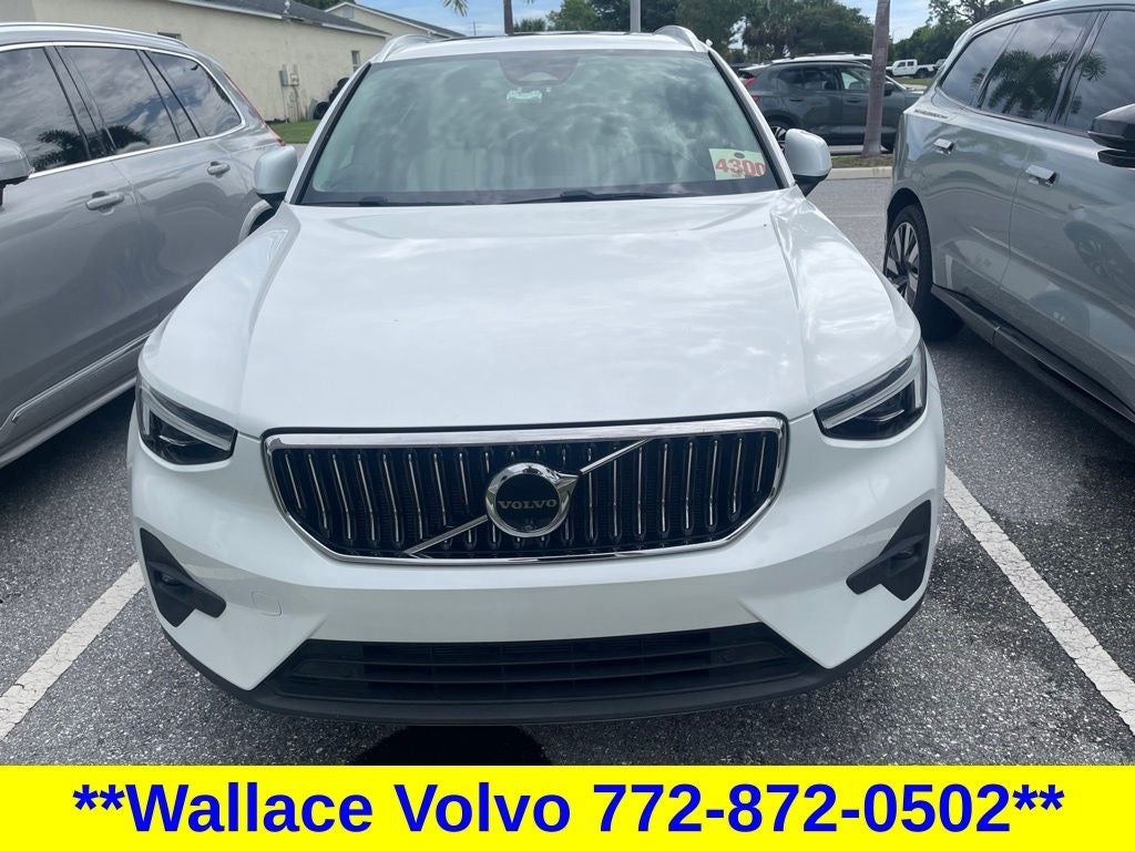 2024 Volvo XC40 B5 Plus Bright Theme