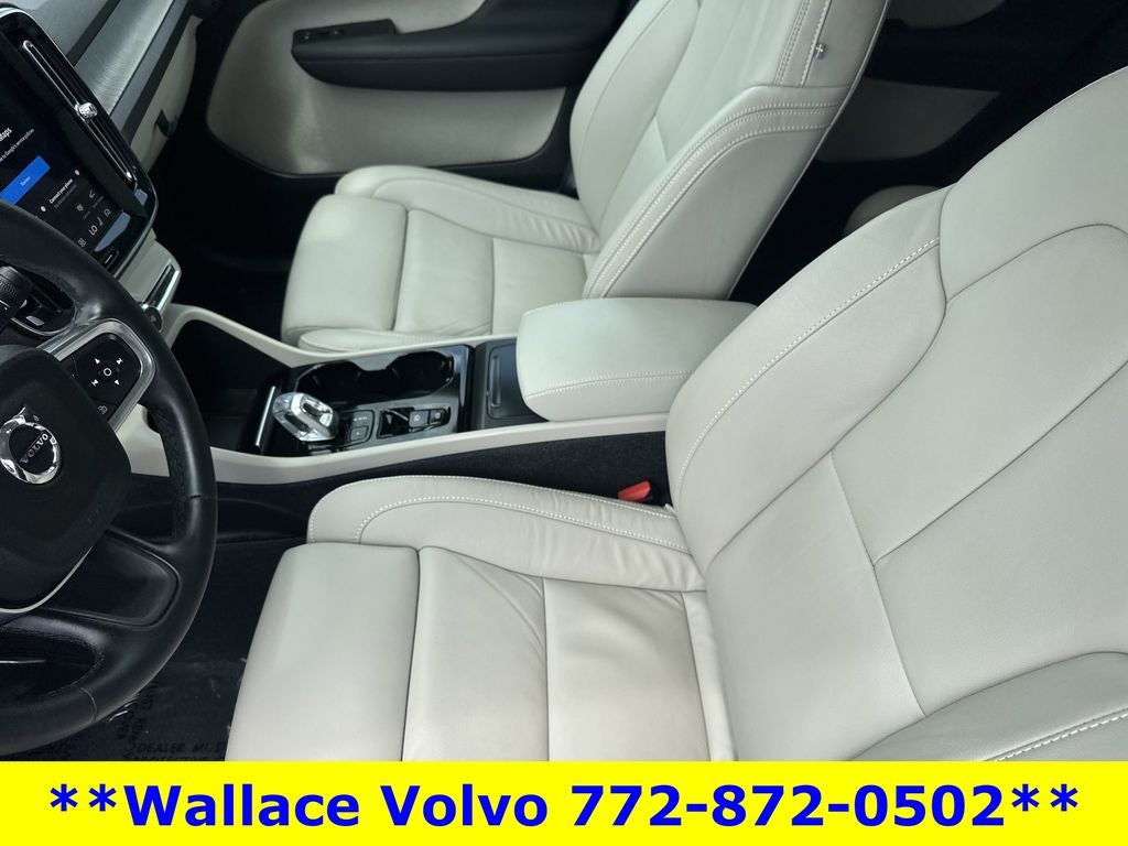 2023 Volvo XC40 B5 Plus Bright Theme