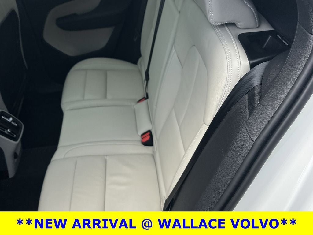2023 Volvo XC40 B5 Plus Bright Theme