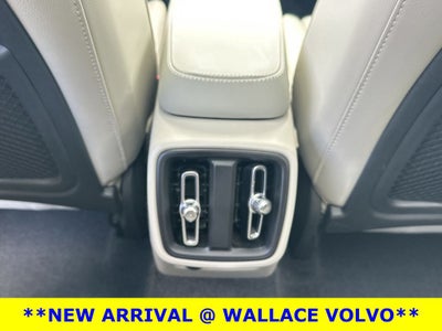 2023 Volvo XC40 B5 Plus Bright Theme