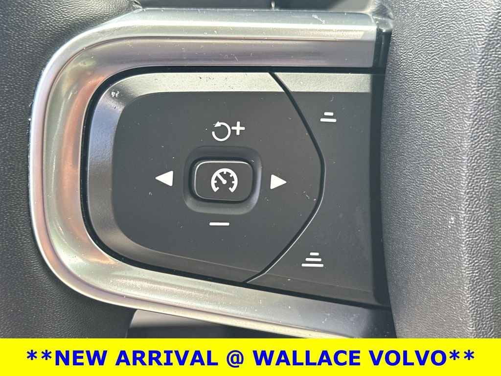 2023 Volvo XC40 B5 Plus Bright Theme