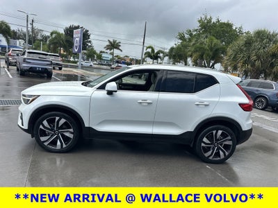 2023 Volvo XC40 B5 Plus Bright Theme
