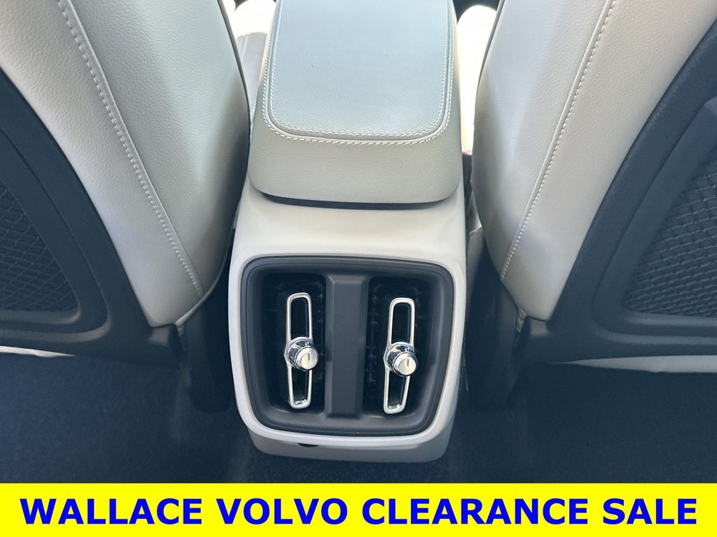 2023 Volvo XC40 B5 Plus Bright Theme