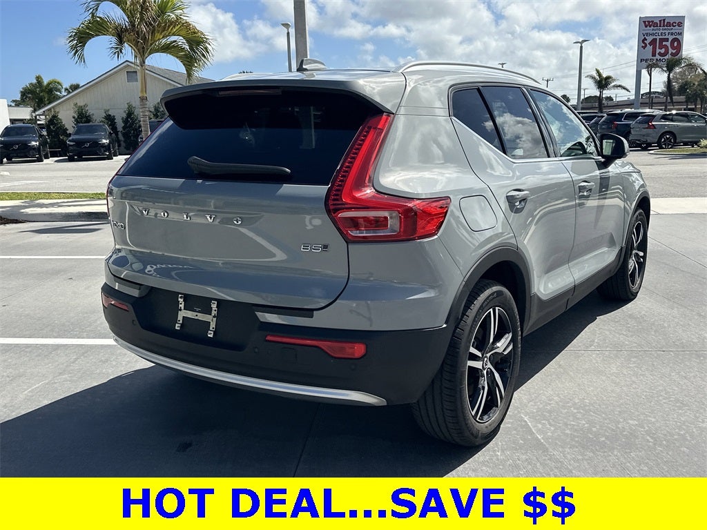 2025 Volvo XC40 B5 Core