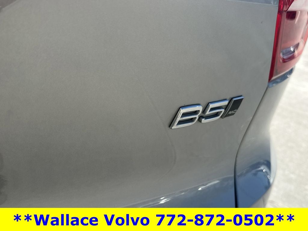 2025 Volvo XC40 B5 Core