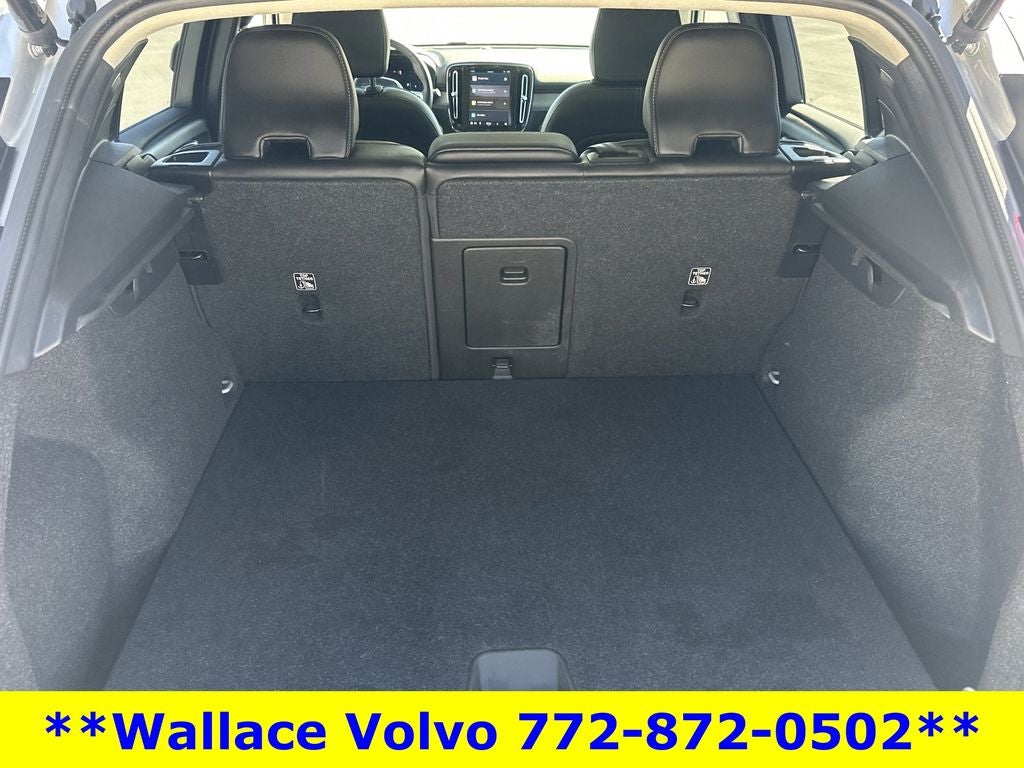 2025 Volvo XC40 B5 Core