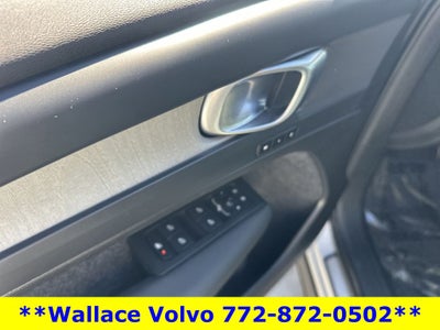 2025 Volvo XC40 B5 Core