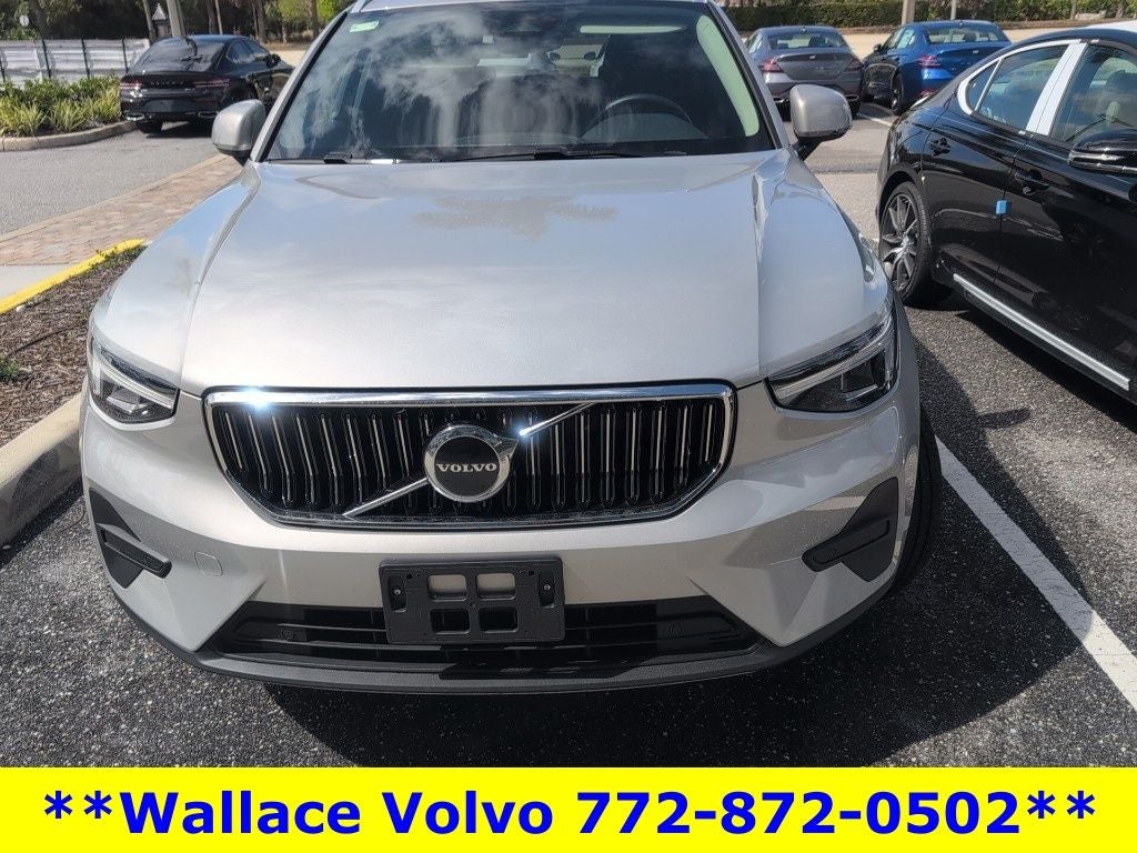 2025 Volvo XC40 B5 Core