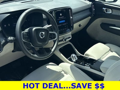 2024 Volvo XC40 B5 Plus Dark Theme