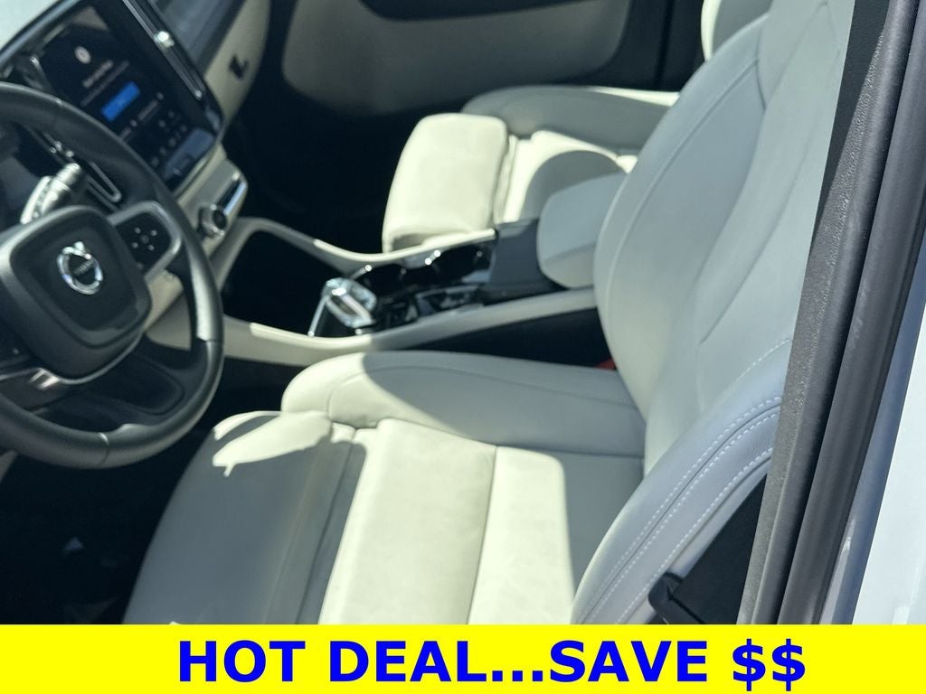 2024 Volvo XC40 B5 Plus Dark Theme