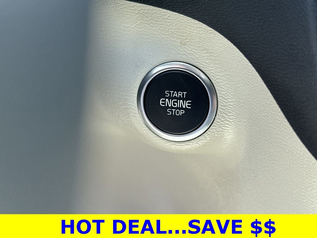 2024 Volvo XC40 B5 Plus Dark Theme