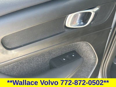 2023 Volvo XC40 B5 Plus Bright Theme