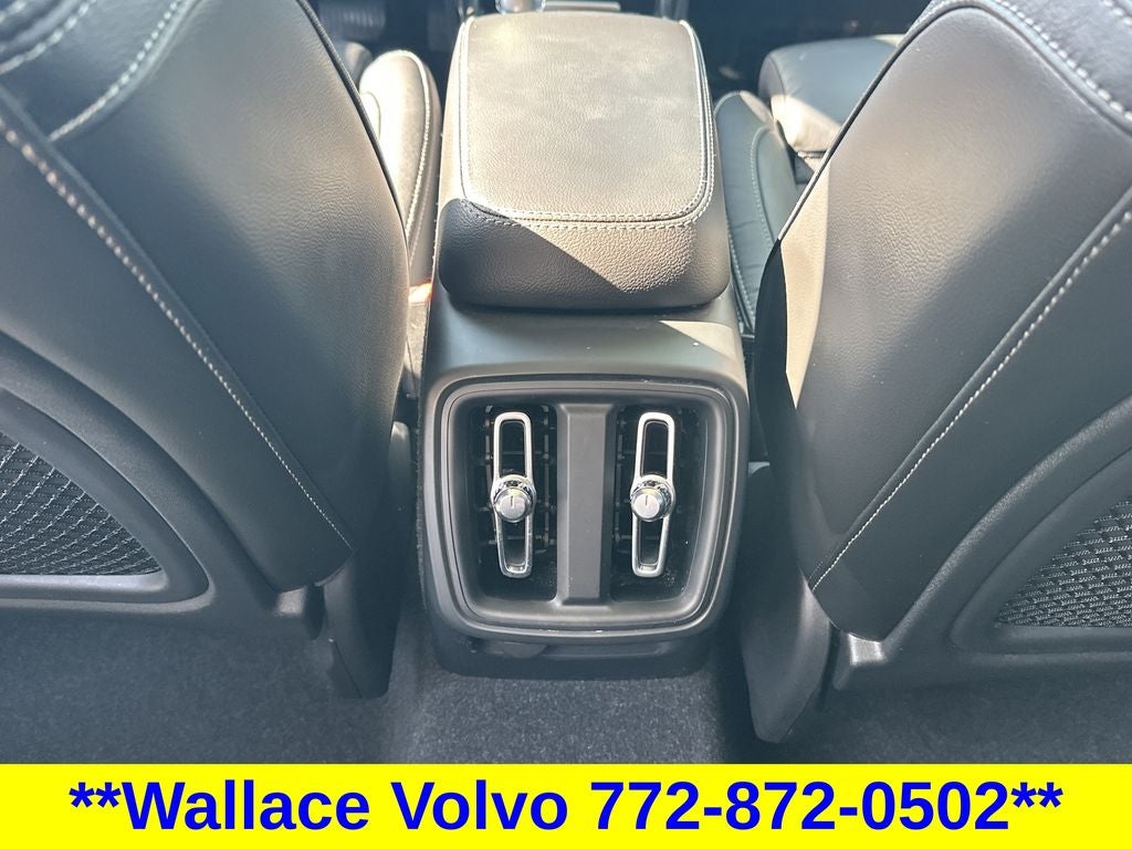 2023 Volvo XC40 B5 Plus Bright Theme