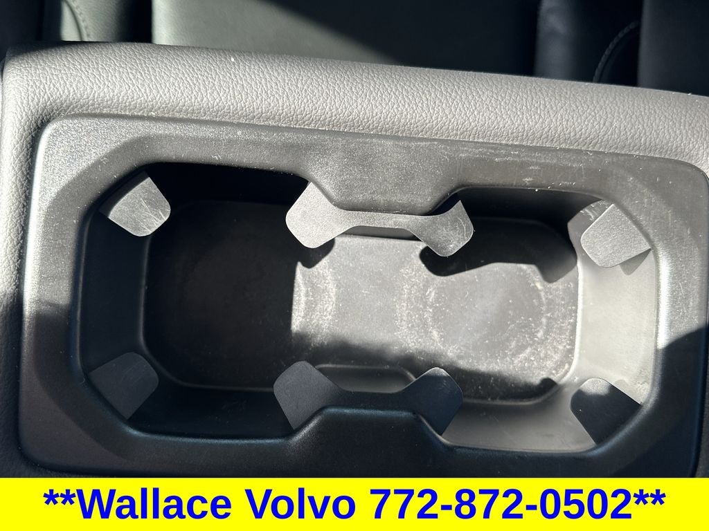 2023 Volvo XC40 B5 Plus Bright Theme