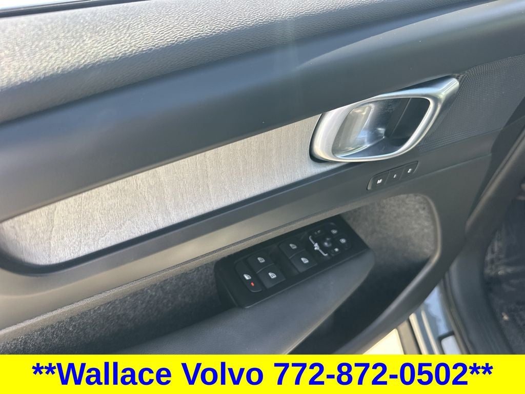 2023 Volvo XC40 B5 Plus Bright Theme