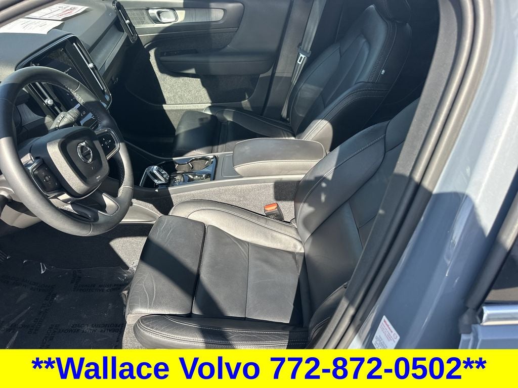 2023 Volvo XC40 B5 Plus Bright Theme
