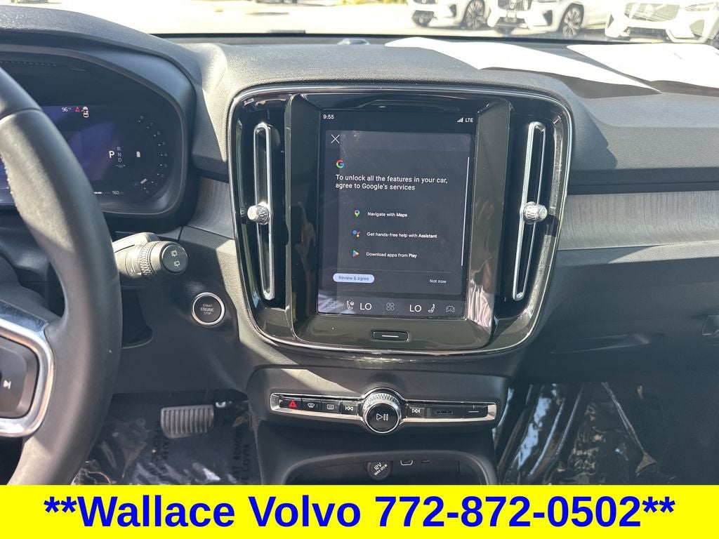 2023 Volvo XC40 B5 Plus Bright Theme