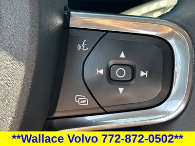 2023 Volvo XC40 B5 Plus Bright Theme
