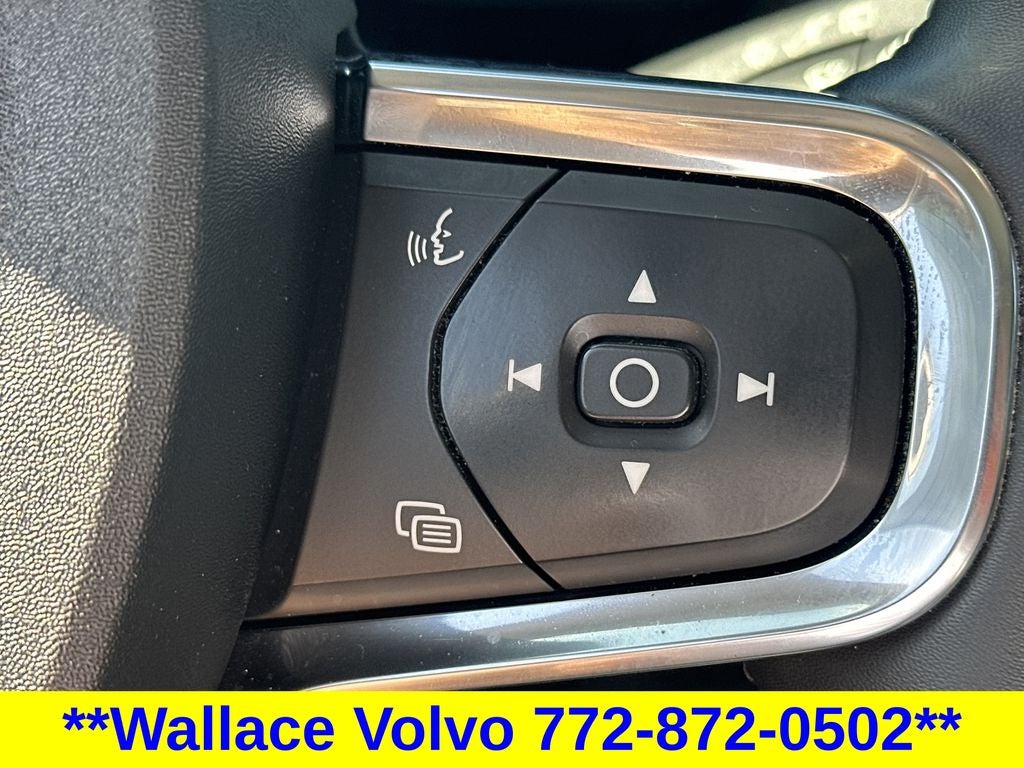 2023 Volvo XC40 B5 Plus Bright Theme