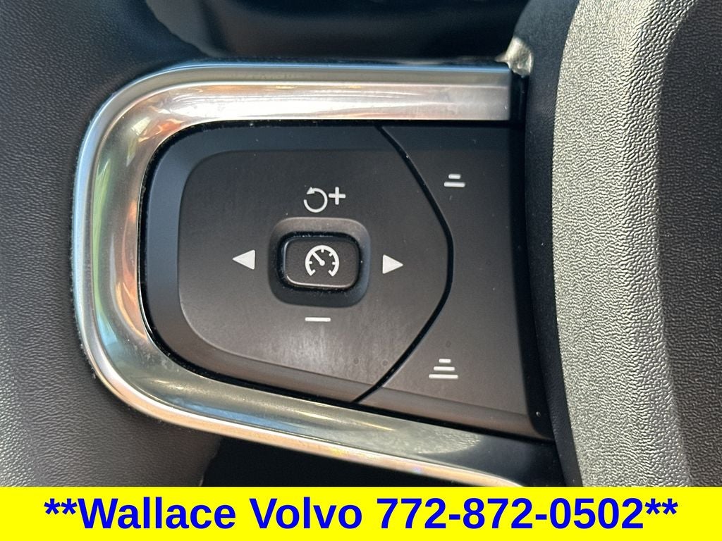 2023 Volvo XC40 B5 Plus Bright Theme