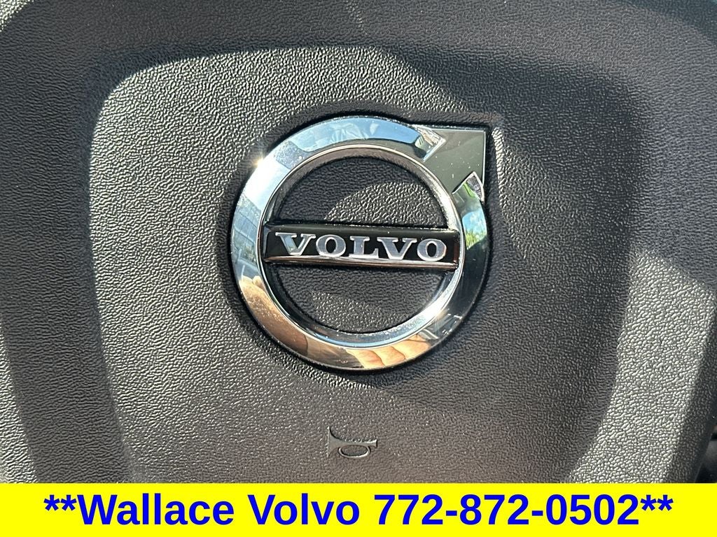 2023 Volvo XC40 B5 Plus Bright Theme