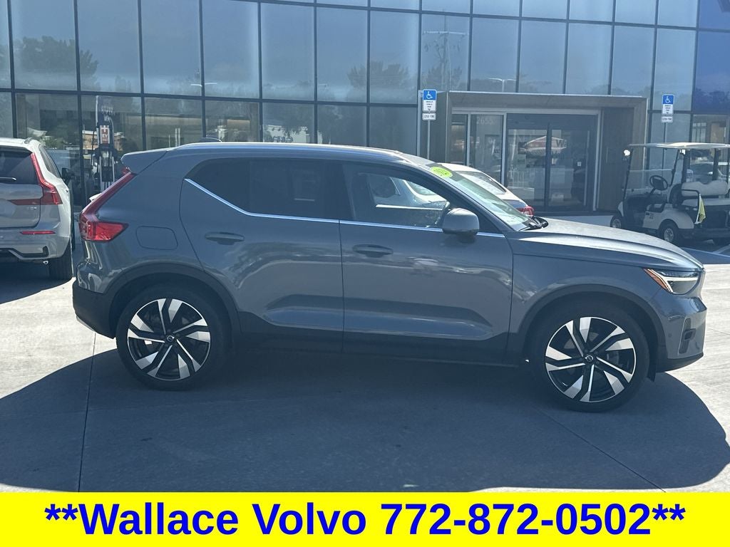 2023 Volvo XC40 B5 Plus Bright Theme