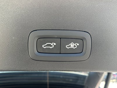 2025 Volvo XC40 B5 Core