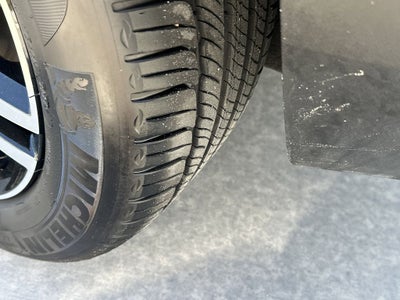 2025 Volvo XC40 B5 Core