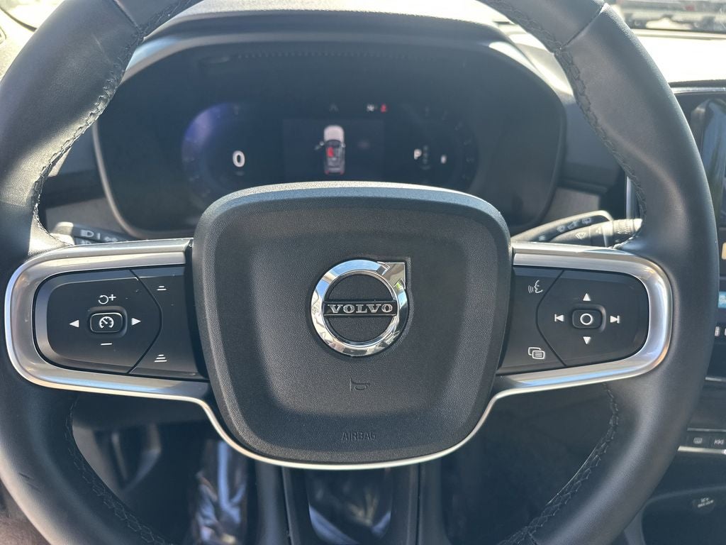 2025 Volvo XC40 B5 Core