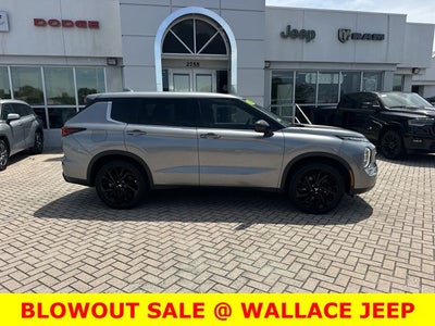 2022 Mitsubishi Outlander SE