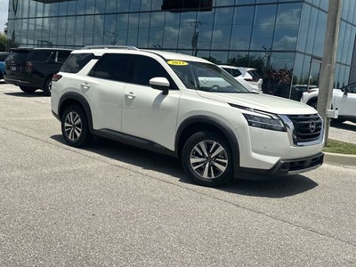 2023 Nissan Pathfinder SL