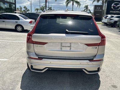 2024 Volvo XC60 B5 Ultimate Dark Theme