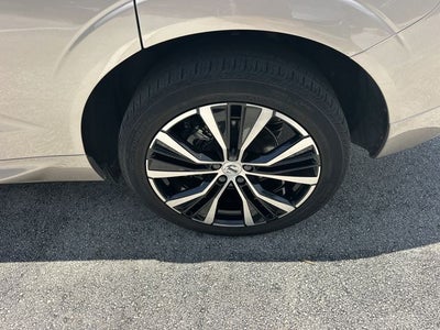 2024 Volvo XC60 B5 Ultimate Dark Theme