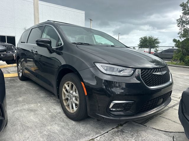 2021 Chrysler Pacifica Touring L's photo
